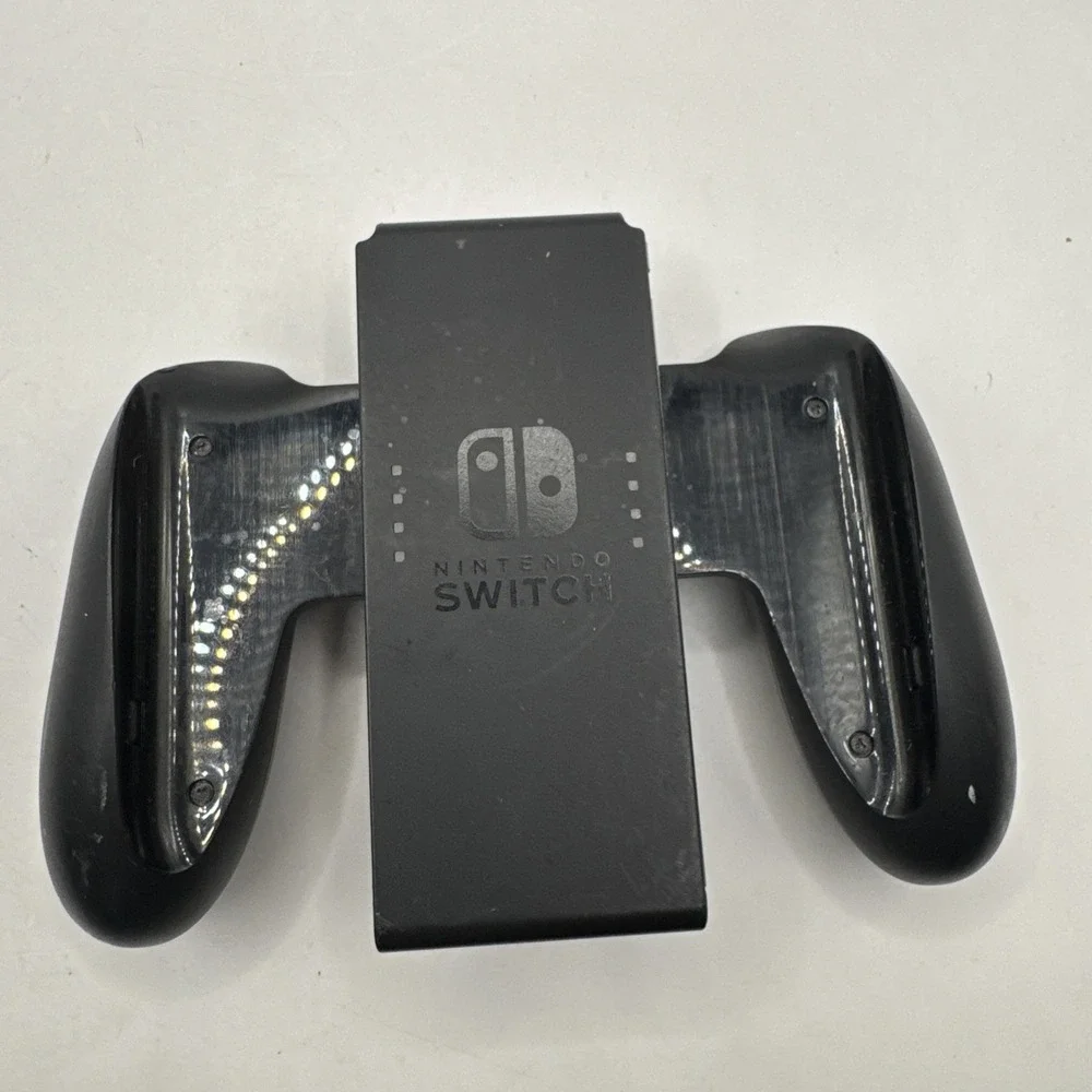 USED NINTENDO HAC-011 JOY-CON GRIP POWERA CONTROLLER ACCESSORY (QUI004584)